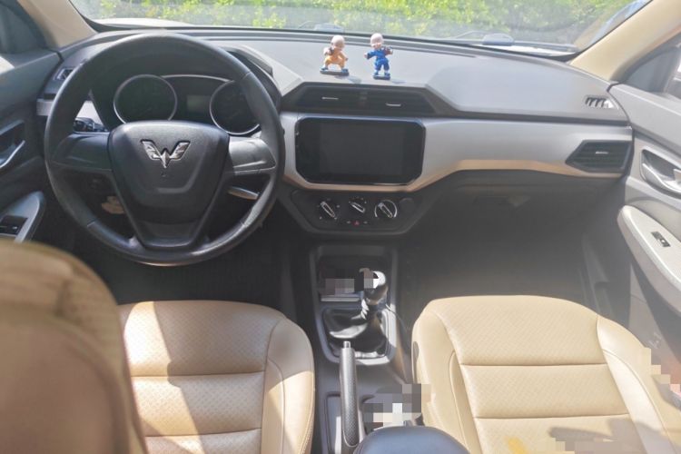 Used Wuling Hongguang 2019 1.5L S Comfort Edition China VI LAR Center Console