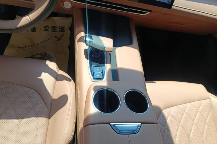 Used CHANGAN UNI-Z New Energy 2024 Blue Whale Smart Electric iDD 125km Excellence Model Gear Lever