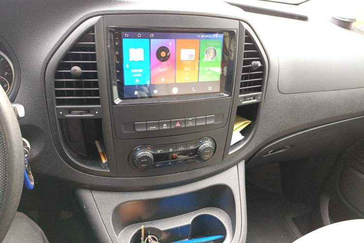 Used Mercedes-Benz Vito 2020 2.0T Elite Version 7 Seats Audio And AC Panel