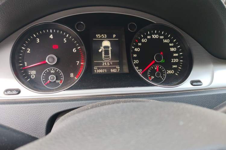 Used Volkswagen Magotan 2013 1.8TSI Premier Model Odometer Close Up