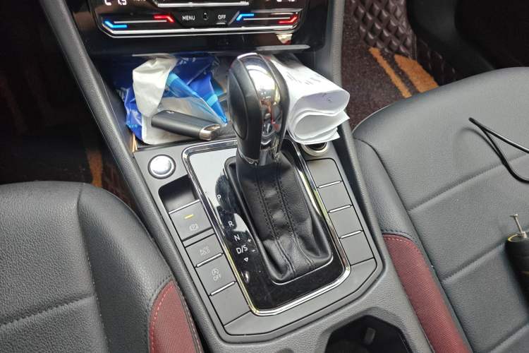 Used Volkswagen Bora 2021 1.5L Automatic Elite Smart Connect Edition Gear Lever