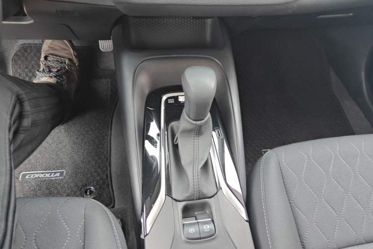 Used Toyota Corolla 2024 1.8L Smart Electric Hybrid Dual-Engine Pioneer Edition Gear Lever