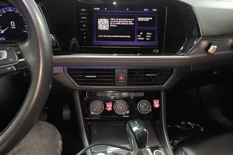 Used Volkswagen Sagitar 2022 280TSI DSG Flyover Edition Audio And AC Panel