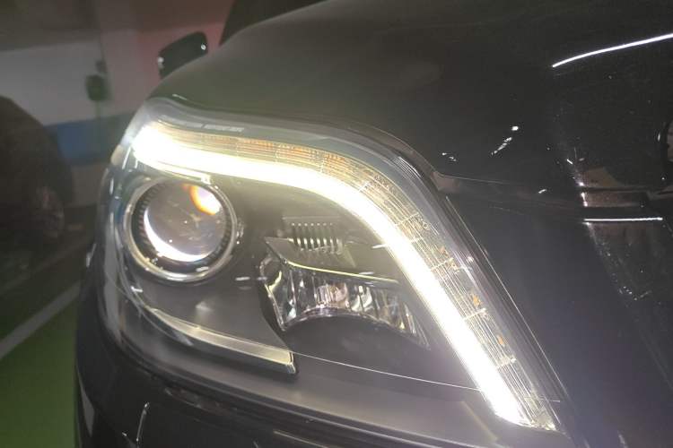 Used Mercedes-Benz GL-Class AMG 2014 AMG GL 63 Right Front Headlight