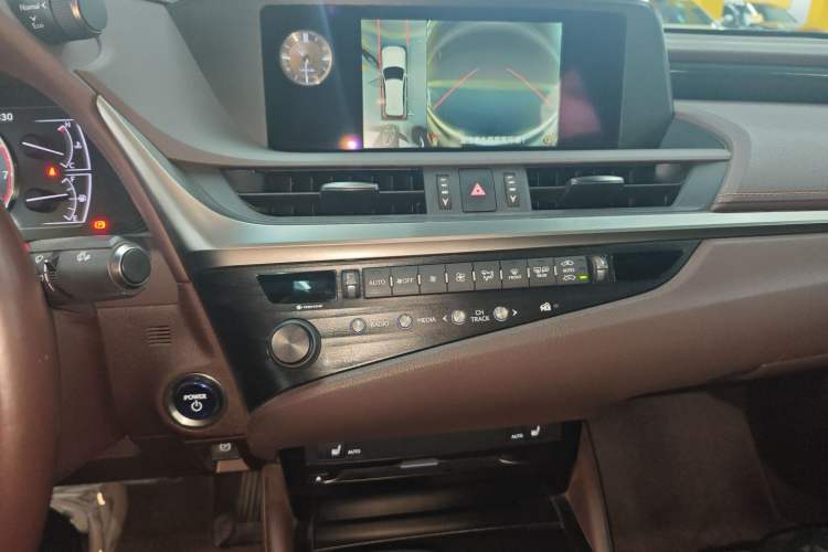 Used Lexus ES 2018 300h Premier Edition China V Standard
