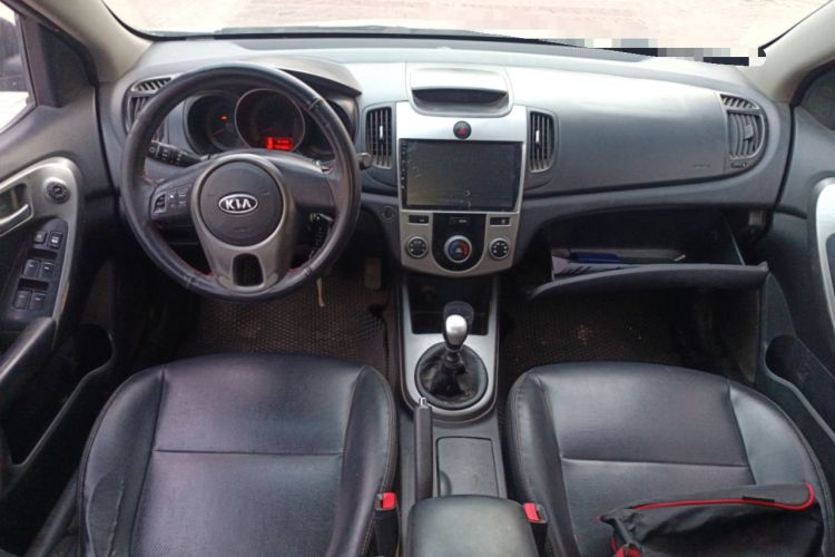Used Kia Forte 2011 1.6L MT GLS Center Console