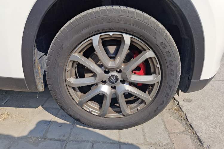 Used Maserati Levante 2021 3.0T Standard Edition Right Front Wheel Hub