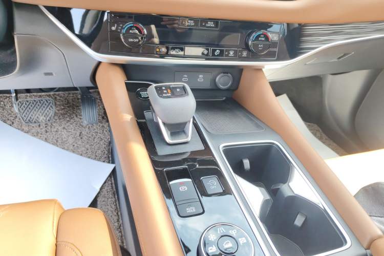 Used Nissan Pathfinder 2024 380 VC-TURBO Four-Wheel Drive Intelligent Driving Version 6 Seats Gear Lever