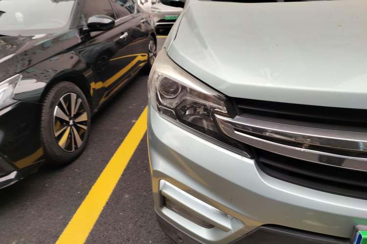 Used Dongfeng Fengon S560 2018 1.8L CVT Smart Connect 7-Seater Right Front Headlight