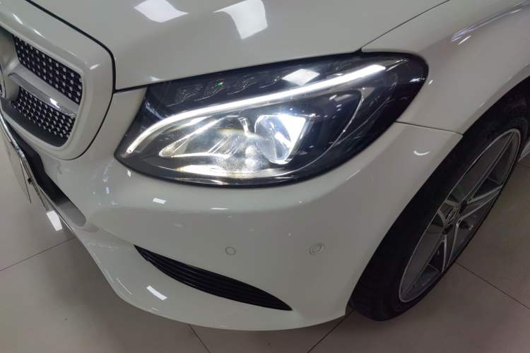 Used Mercedes-Benz C-Class 2017 Facelift C 200 L
