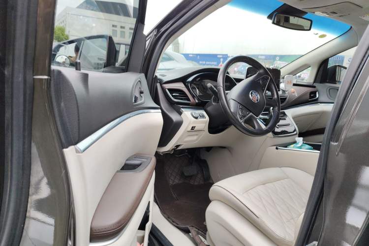 Used Buick GL8 2021 Land Cruiser Executive Class 652T Luxury Model Driver Seat