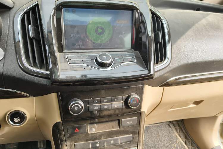 Used Lifan Auto Xuanlang 2017 1.8L Manual Comfort Model