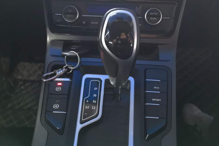 Used Geely Auto Emgrand GL 2021 UP 1.4T CVT Luxury Edition Gear Lever