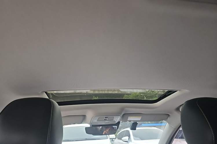 Used Roewe i6 MAX 2020 300TGI Automatic "Swell Cool Smart Drive" Edition Headliner