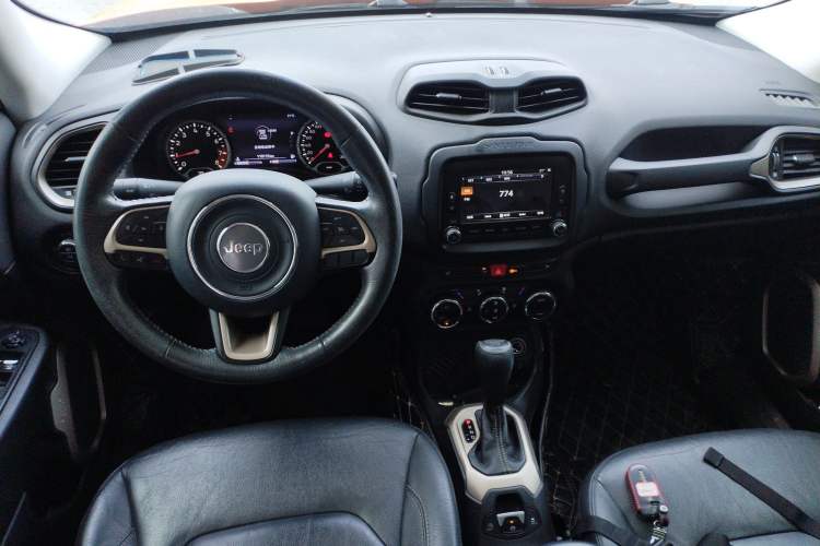 Used Jeep Renegade 2016 1.4T Automatic Smart Edition Interior 2