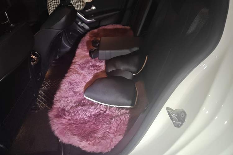 Used Mercedes-Benz A-Class 2020 Restyled A 200 L Sport Sedan Fashion Version Left Rear Seat