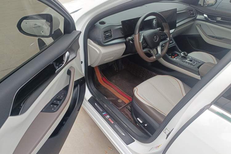 Used BYD Qin PLUS 2023 Champion Edition DM-i 120KM Excellence Model
