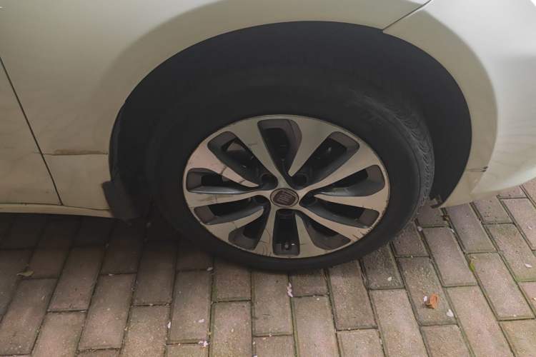 Used Fiat Viaggio 2012 1.4T Manual Enjoyment Edition Right Front Wheel Hub