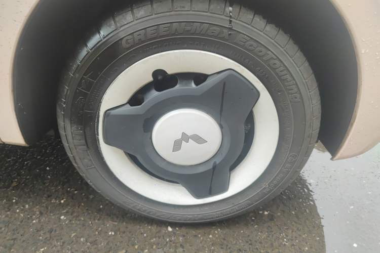 Used Wuling Hongguang MINIEV 2024 Third Generation 120 km Right Front Wheel Hub