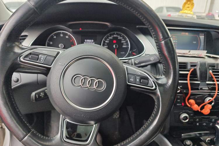 Used Audi A4L 2016 35 TFSI Collector's Edition Automatic Standard Model
