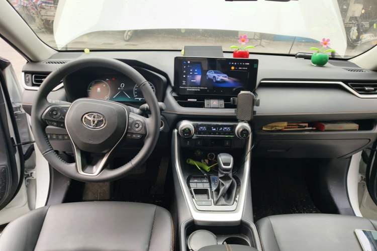 Used Toyota RAV4 2024 Dual-Motor 2.5L E-CVT Two-Wheel Drive Elite Plus Edition Center Console