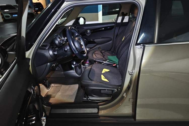 Used MINI 2020 1.5T ONE PLUS Five-Door Edition Left Front Seat