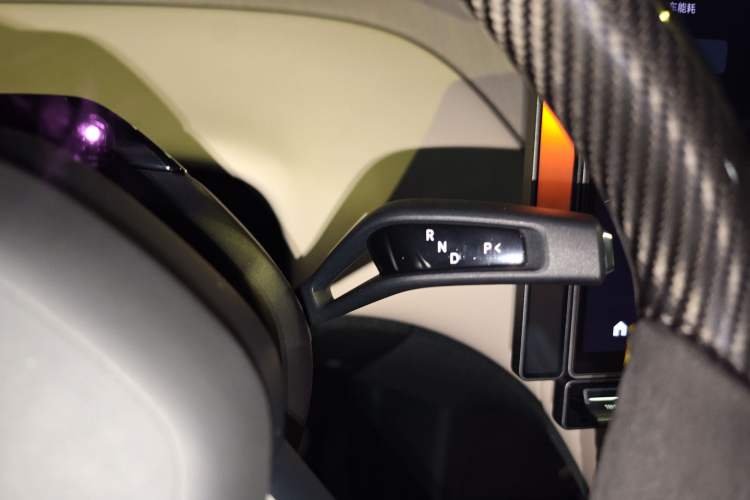 Used Xiaomi Auto YU7 2025 Ultra-Long Range High-Performance All-Wheel-Drive Max Edition Gear Lever