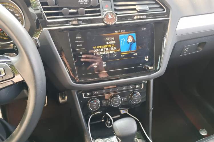 Used Volkswagen Tiguan L 2019 Revised 330TSI Automatic Two-Wheel Drive Smart & Luxury Edition China VI Standard Audio And AC Panel