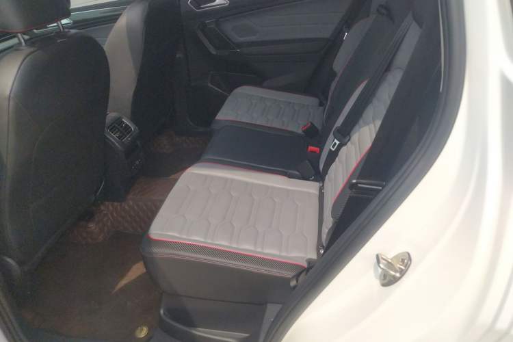 Used Volkswagen Tiguan L 2023 330TSI Automatic Two-Wheel Drive R-Line Flagship Edition Left Rear Seat