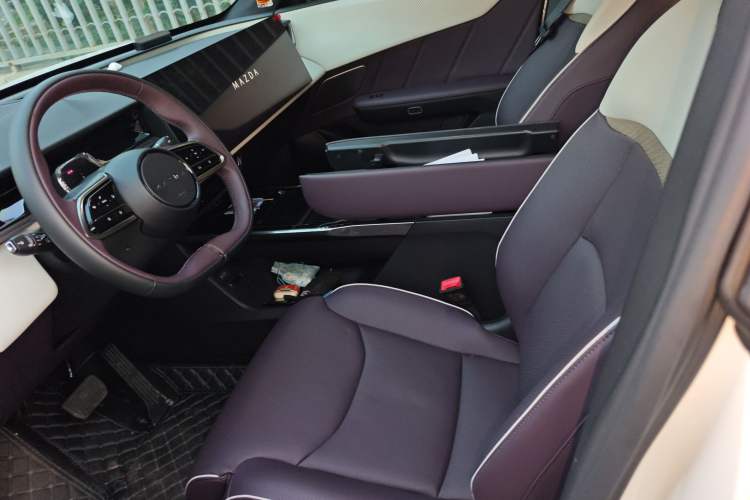 Used Mazda EZ-60 2025 Model Range-Extended 200 Max
