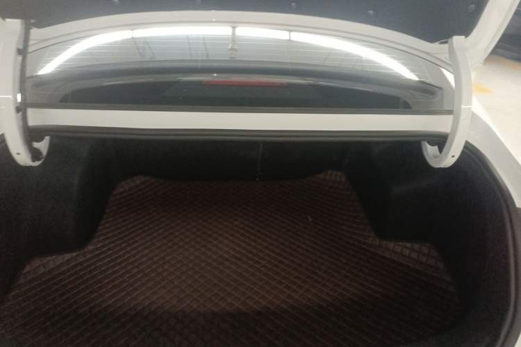 Used Roewe D6 2025 450km Deluxe Edition
