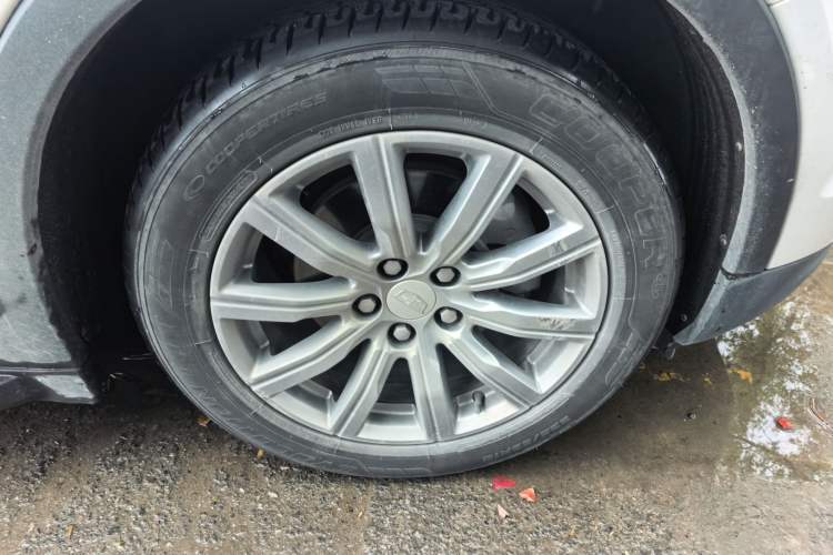 Used Cadillac XT4 2020 28T Two-Wheel-Drive Leading Version Right Front Wheel Hub