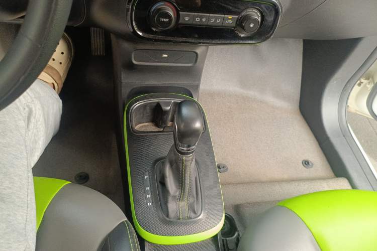 Used Roewe Clever 2021 302km All-Round Version Gear Lever