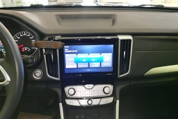 Used Great Wall Poer 2021 2.0T Commercial Version Automatic Diesel Two-Wheel Drive Elite Trim with Long Bed – GW4D20M Audio And AC Panel