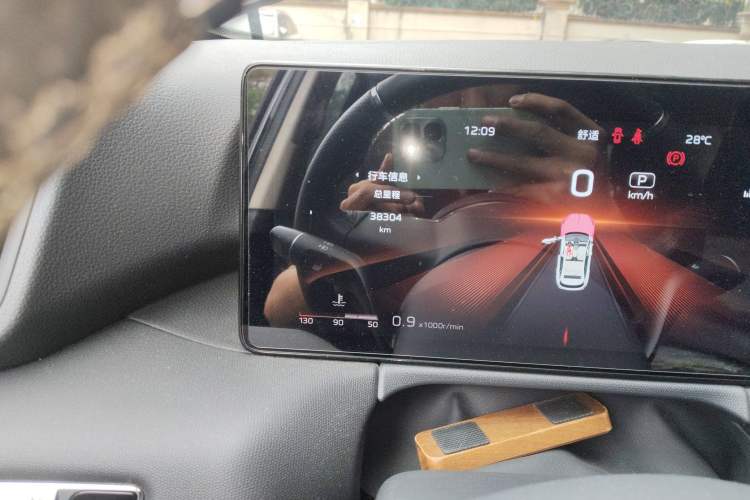 Used Hongqi HS3 2023 1.5T Two-Wheel Drive Shanwei Edition Odometer Close Up