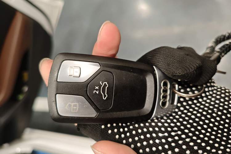 Used Audi A4L 2019 40 TFSI Fashion Edition China VI Emission Standard Vehicle Key