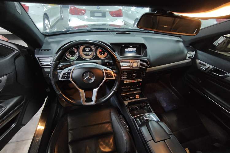 Used Mercedes-Benz E-Class 2016 E 200 Coupe Dynamic Edition Center Console