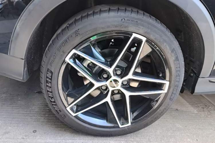 Used Roewe RX5 2023 PLUS 330TGI Automatic Trendsetting Smart Edition
