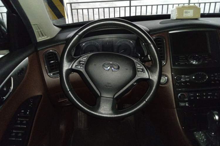 Used Infiniti QX50 2013 2.5L Two-Wheel-Drive Elegant Edition Steering Wheel
