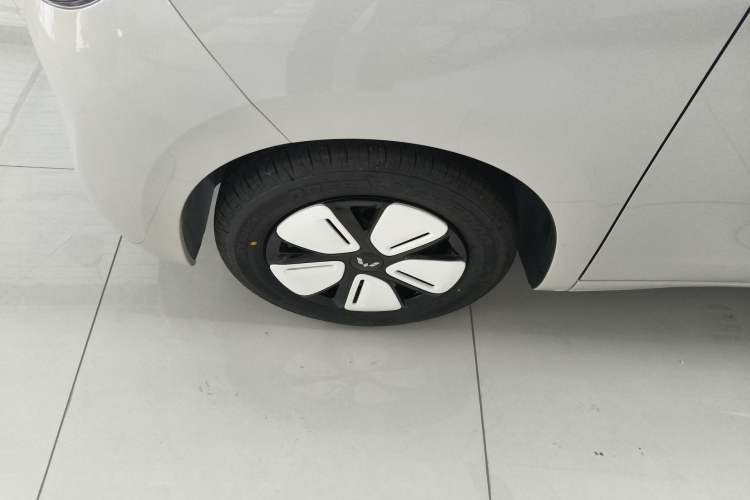 Used Wuling Hongguang MINIEV 2025 Four-Door Version Advanced Edition Left Front Wheel Hub