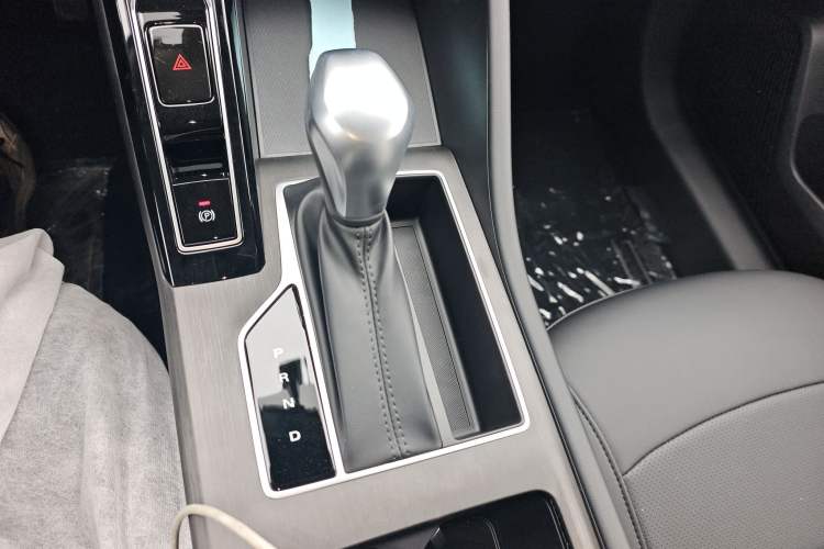 Used Roewe i5 2023 1.5L CVT Luxury Edition Gear Lever