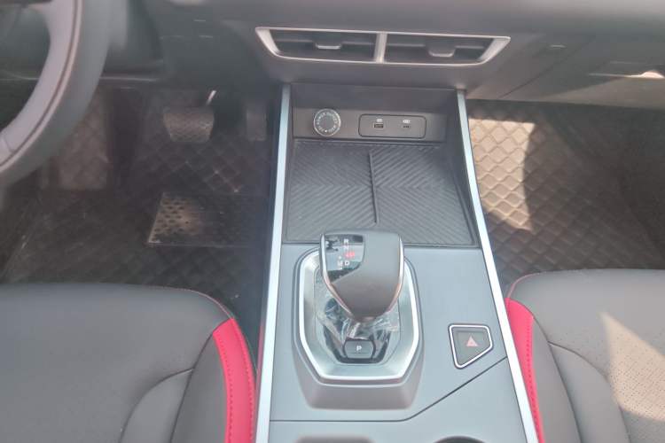 Used JETOUR Dashing 2024 1.5T DCT Starlight Shine Pro Edition
