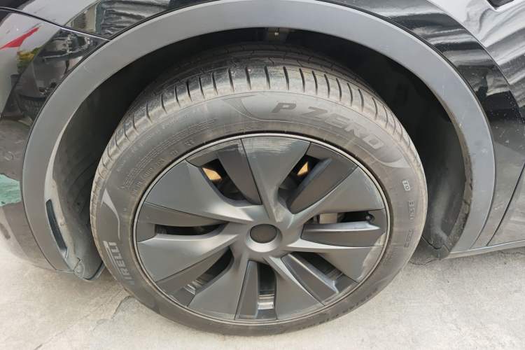 Used Tesla Model Y 2023 Long-Range All-Wheel-Drive Version