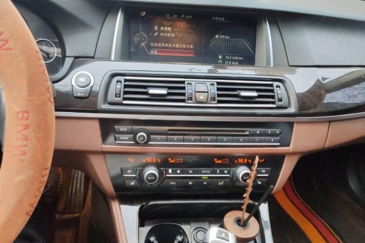 Used BMW 5 Series 2014 528Li Leading Model
