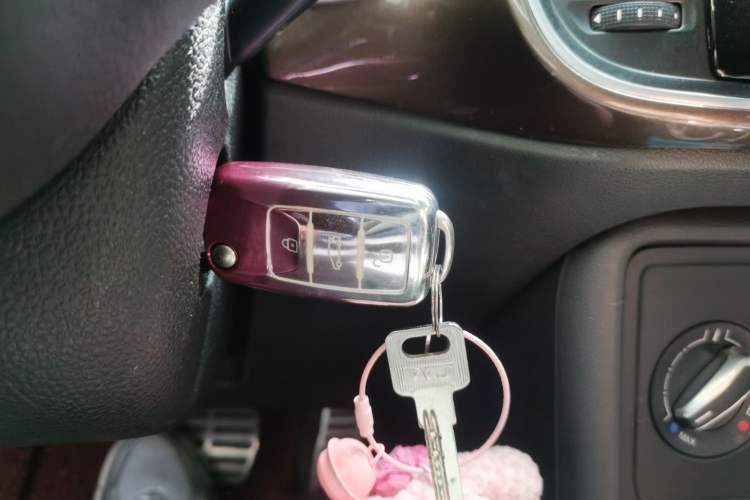 Used Volkswagen Beetle 2015 180TSI model
