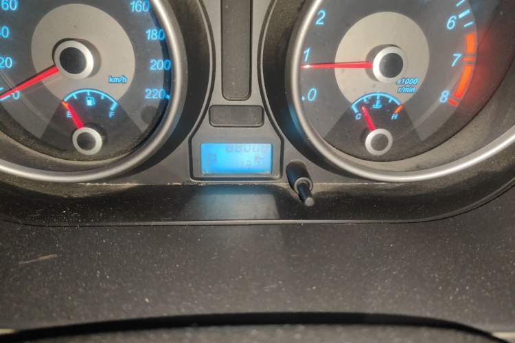 Used Buick Excelle 2013 1.5L Automatic Classic Model Odometer Close Up