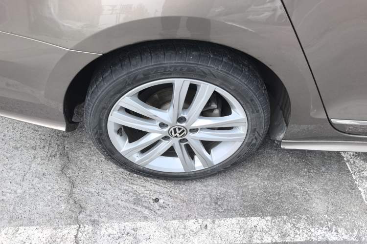 Used Volkswagen Sagitar 2018 280TSI DSG Ignite Edition Right Rear Wheel Hub