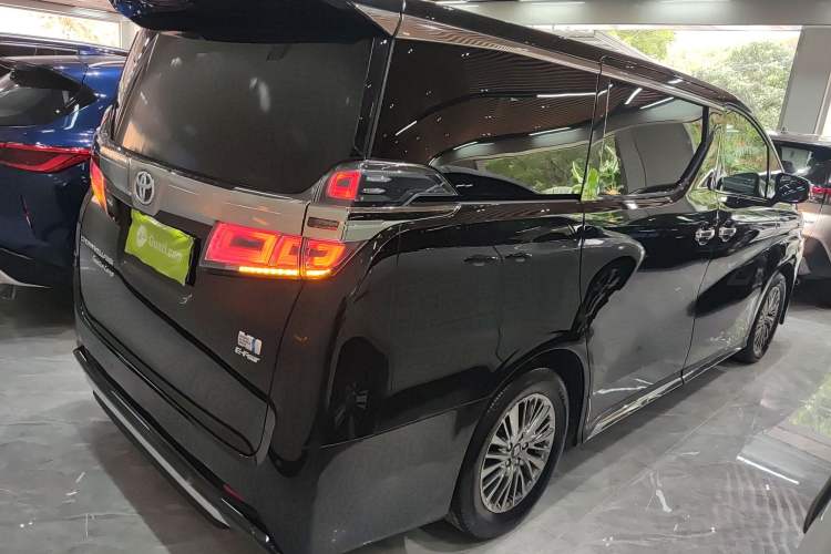 Used Toyota Vellfire 2021 Crown Dual-Engine 2.5L HV Prestige Edition
