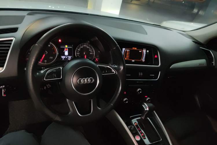 Used Audi Q5 2017 Plus 40 TFSI Technology Model
