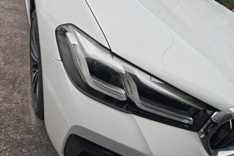 Used BMW 5 Series 2021 Facelifted 530Li Leading Edition M Sport Package Right Front Headlight